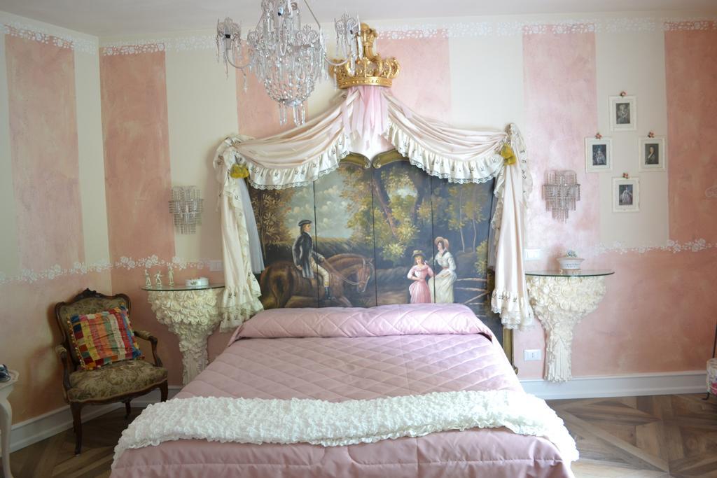 La Maison Delle Favole Дезенцано-дель-Гарда Номер фото