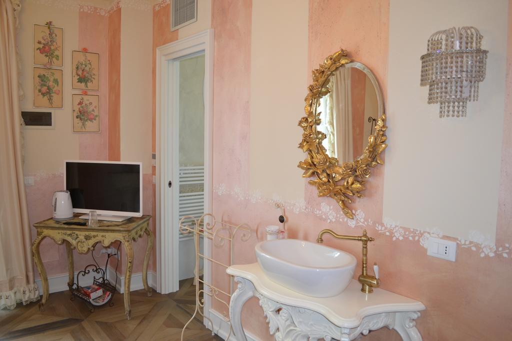 La Maison Delle Favole Дезенцано-дель-Гарда Номер фото
