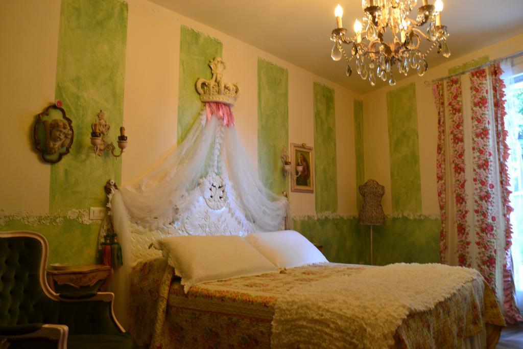 La Maison Delle Favole Дезенцано-дель-Гарда Номер фото