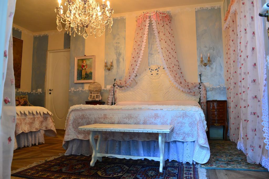 La Maison Delle Favole Дезенцано-дель-Гарда Номер фото