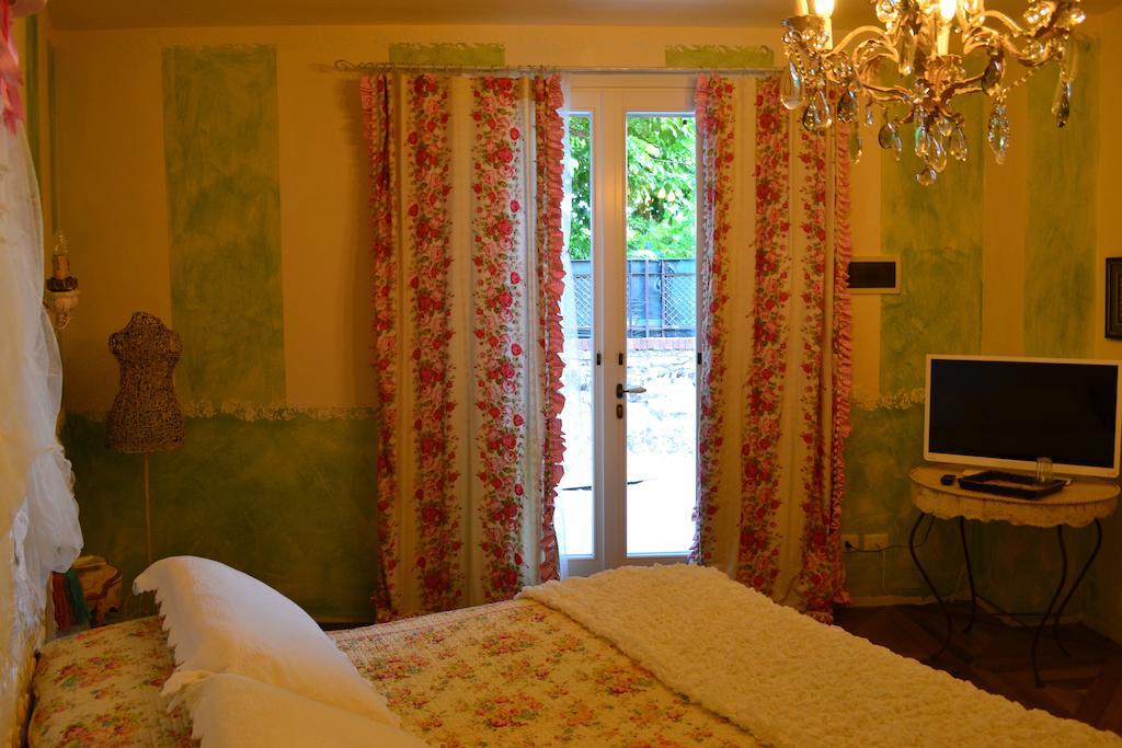 La Maison Delle Favole Дезенцано-дель-Гарда Номер фото