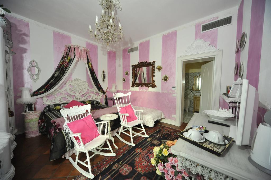 La Maison Delle Favole Дезенцано-дель-Гарда Номер фото